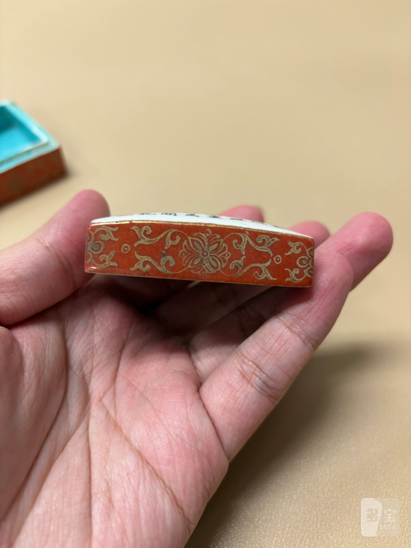 清乾隆 珊瑚红描金墨彩诗文小印盒 - 图4